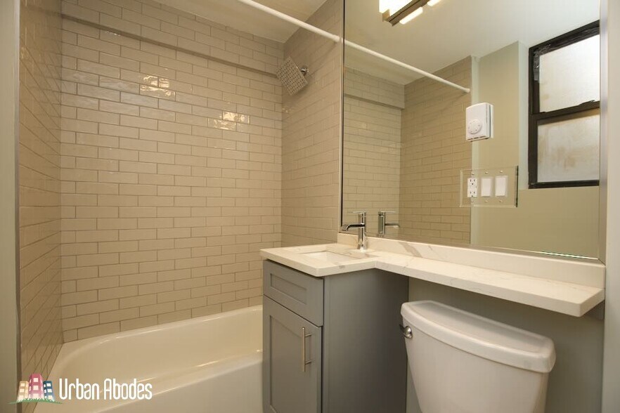 Building Photo - 535 W Belmont Ave