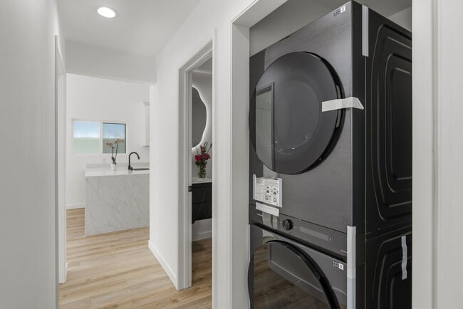Building Photo - Stunning New Construction in Mission Hills – 2BR/2BA – Going Quick |4 Weeks of Free Rent + Free A...