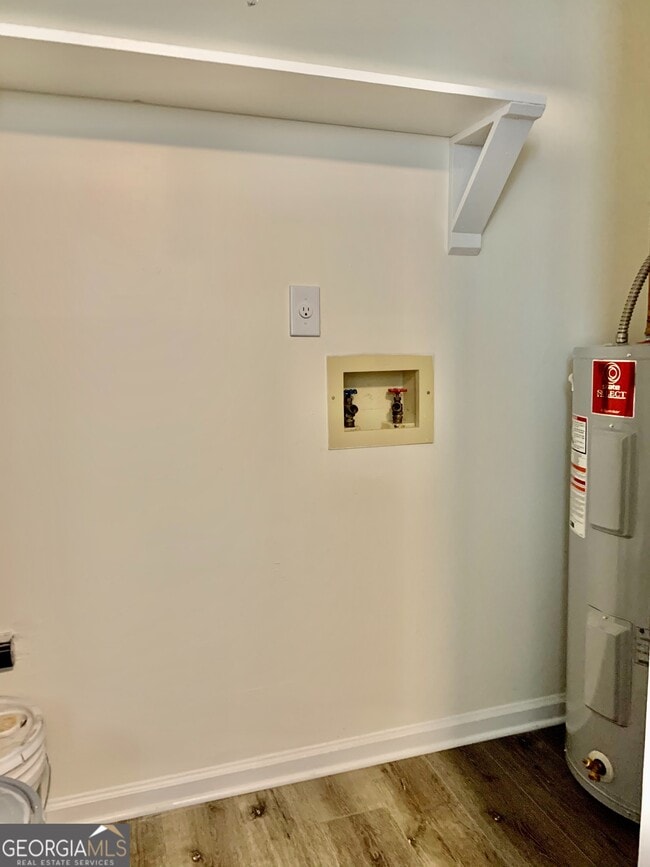 Building Photo - 322 Powder Springs St