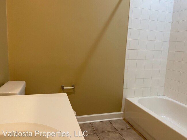 Building Photo - 2502B Jerry Jones Dr