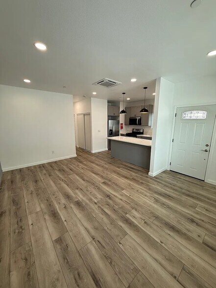 Building Photo - 1014 Cypress Ave