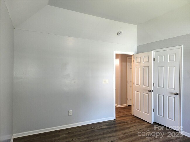 Building Photo - 3627 Pauline Ln