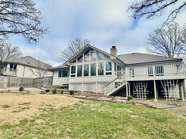 Building Photo - 4 Lois Ln