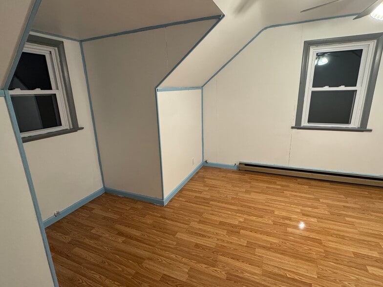 Building Photo - 165 Sand Creek Rd