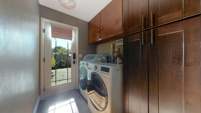 Building Photo - Charming Cottage Home In Central Redwood City - 3D Tour