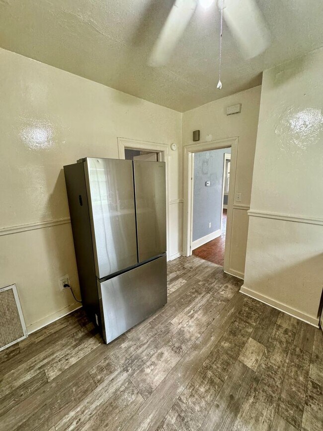 Building Photo - 2 bed house Rva North Side! PET FRIENDLY, ...