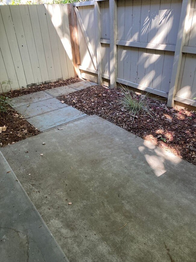 Building Photo - 2 br, 2 bath House - 978-A KIELY BLVD