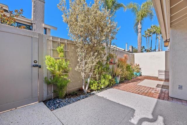 Building Photo - 4058 Avenida Brisa