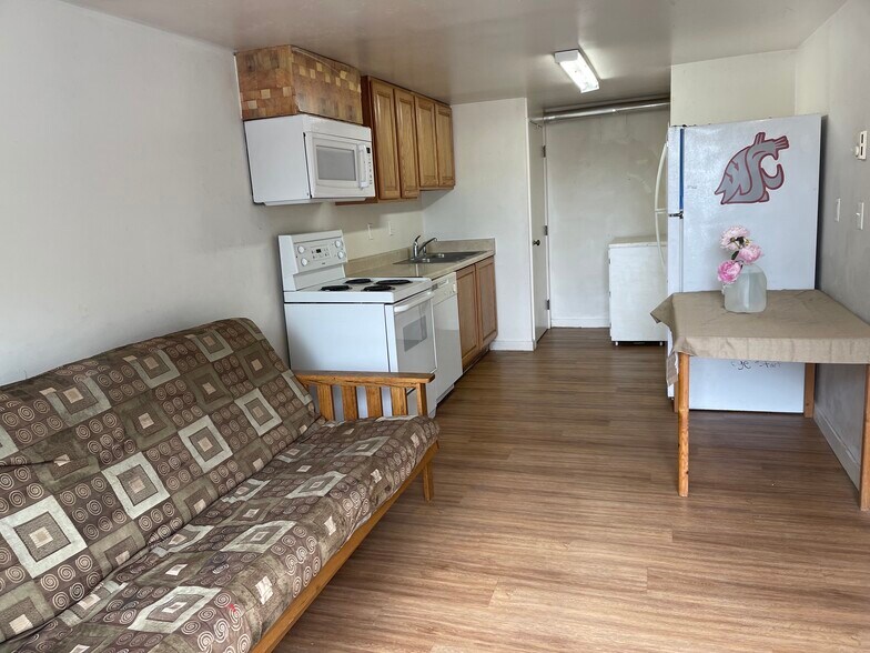 Building Photo - 810 NE Michigan St