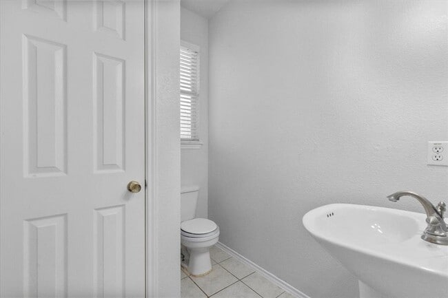 Building Photo - 11217 Jockey Bluff Dr