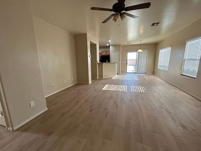 Building Photo - 7635 W Springfield Wy