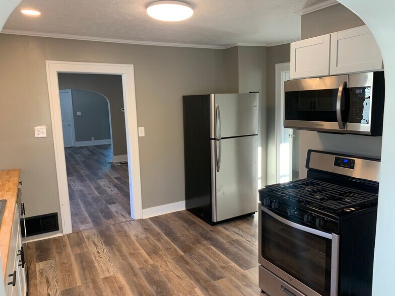 Kitchen - 1122 S Webster St