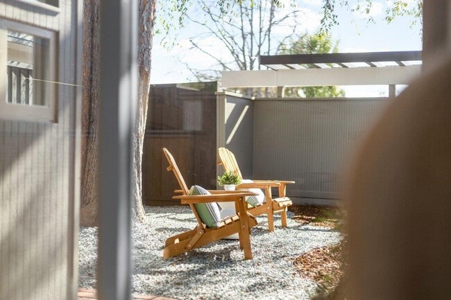 Building Photo - 729 Stendhal Ln