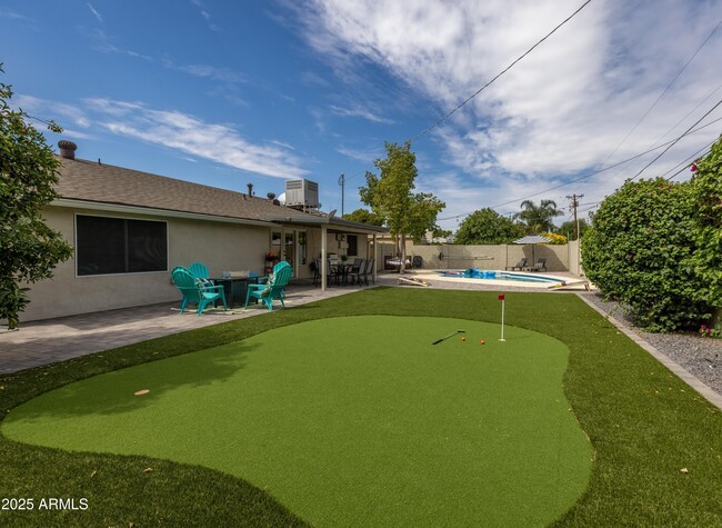 Building Photo - 4030 E Catalina Dr
