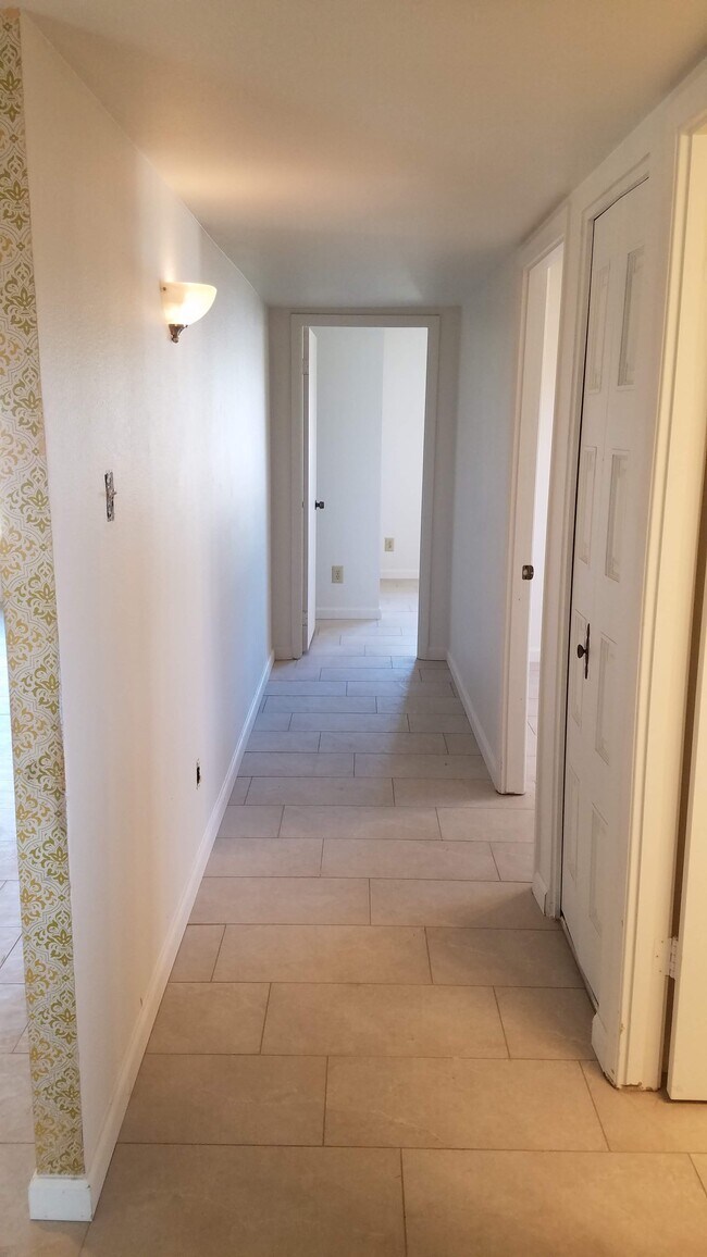 Building Photo - 5602 N 46th Dr