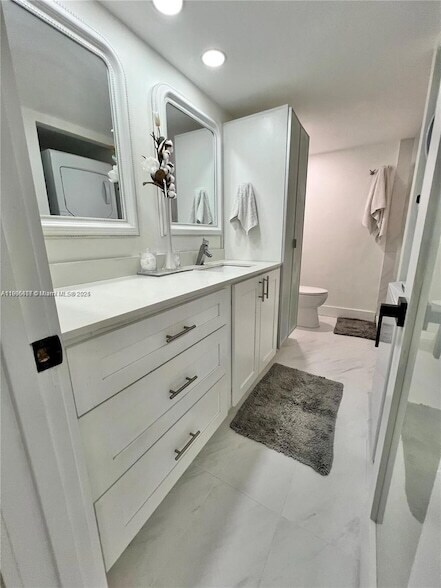 Building Photo - 600 NE 36th St