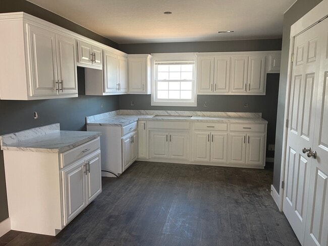 Building Photo - 305 Camptown Rd