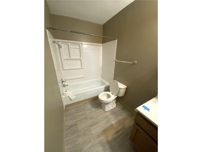 Building Photo - 901 Pearl Ave