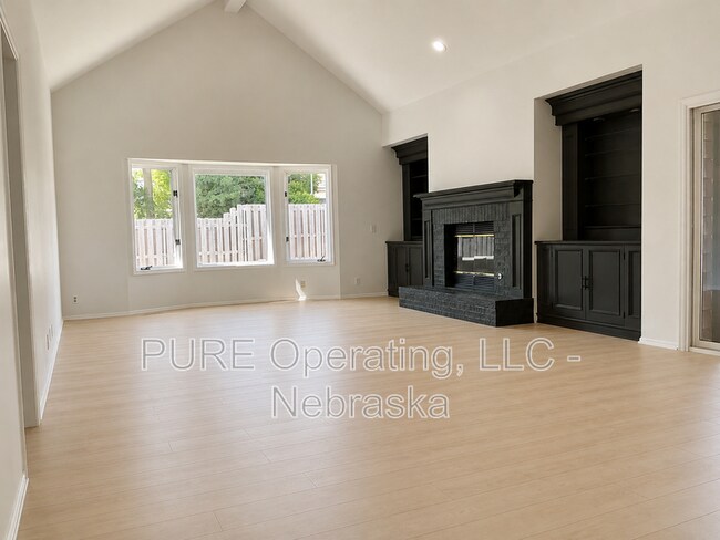 Building Photo - 15527 Mason Cir