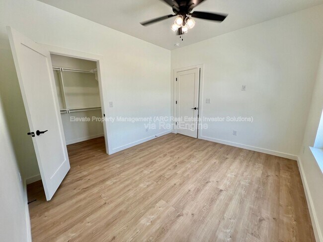 Building Photo - 216 E Hurd St