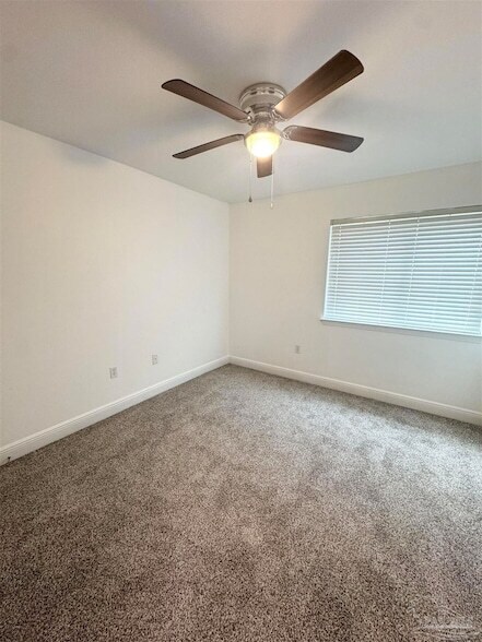 Building Photo - 872 Solimar Way