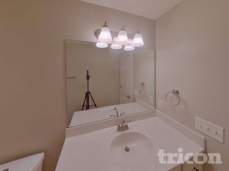 Building Photo - 1020 Niagra Way