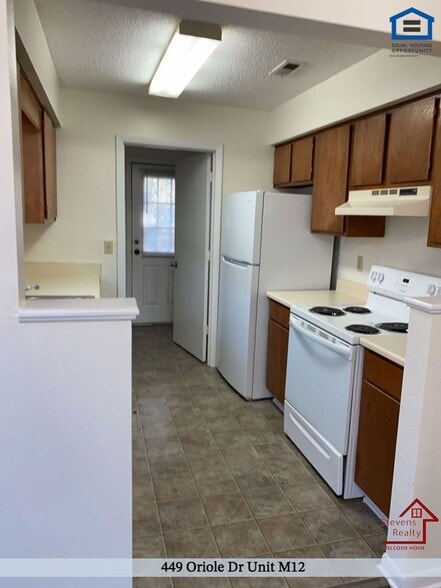 Building Photo - 449 Oriole Dr