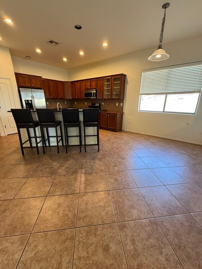 Building Photo - House For Rent