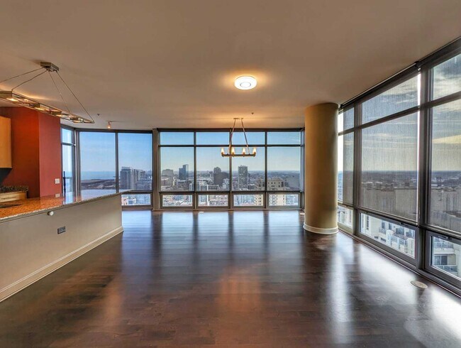 Building Photo - 100 E 14th St