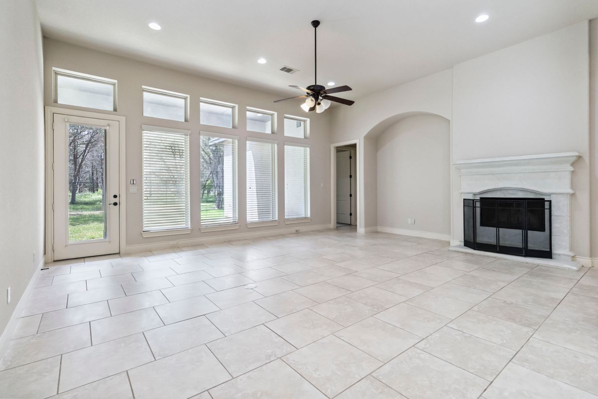 Building Photo - 944 Wilderness Oaks