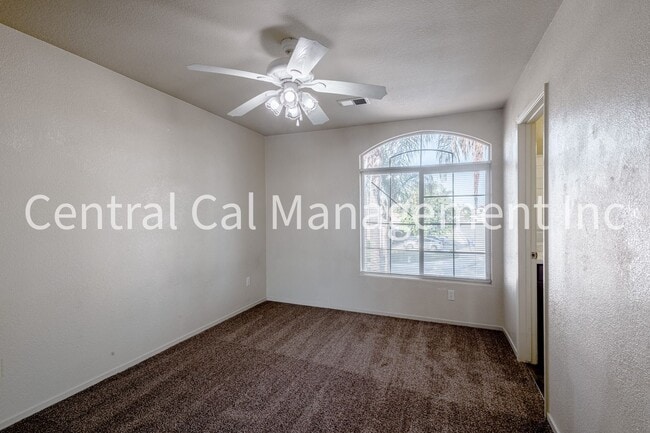 Building Photo - 4 Bedroom/3 Bath Home in the Southwest - $2495 per Month!