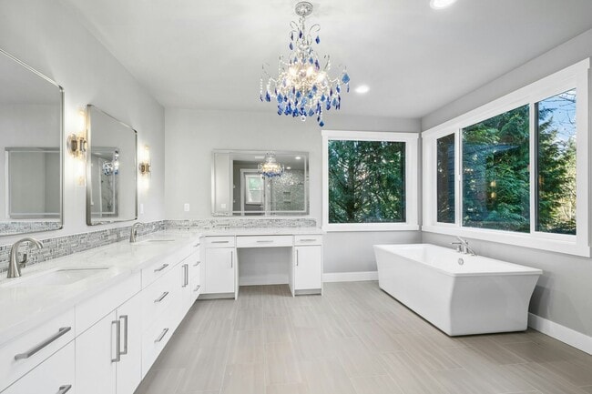 Building Photo - 5Bd/4.5Ba Bellevue House