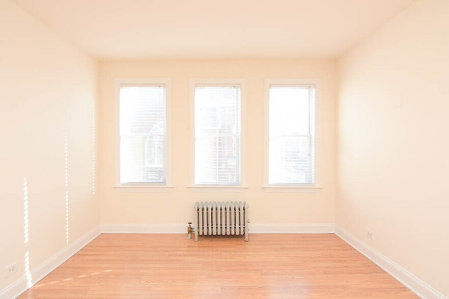 Building Photo - 2600 N Kimball Ave