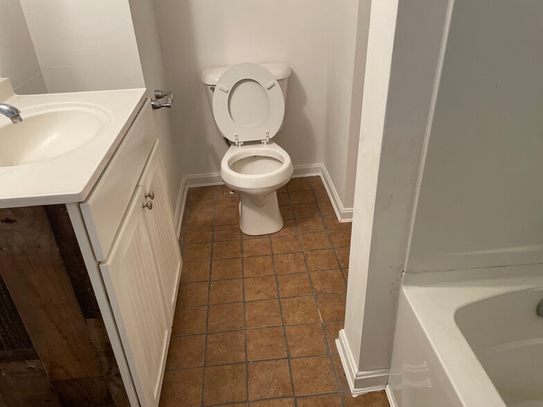 Building Photo - 6 York St