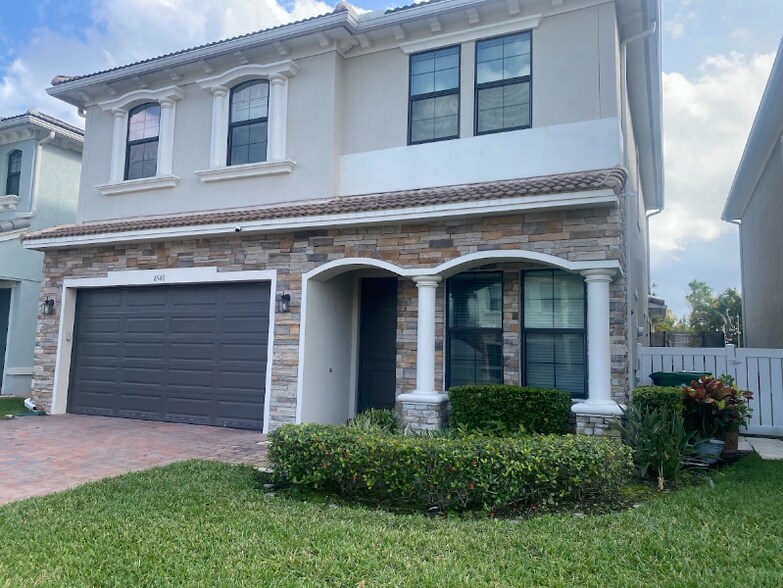 Primary Photo - 8540 NW 39th Ct