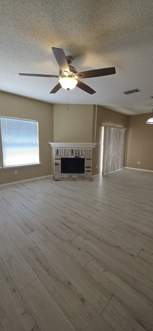 Building Photo - Beautifully Updated Arlington Home with Po...