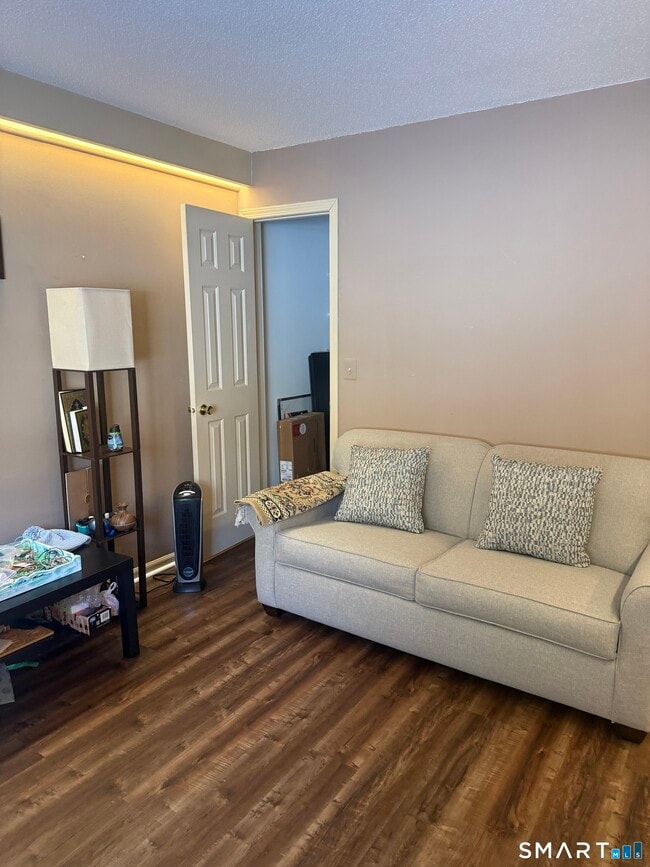 Building Photo - 8 Crossroads Ln