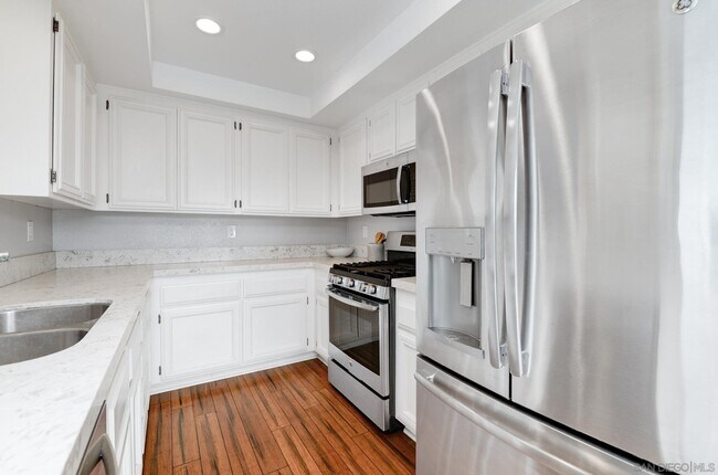 Building Photo - 418 Summer View Cir