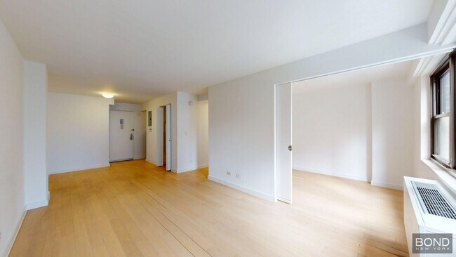 Primary Photo - 222 E 39th St