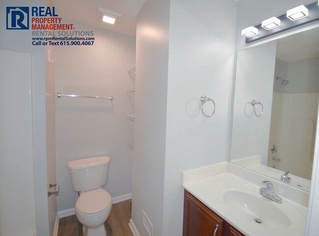 Building Photo - Great 2BR/2.5BA Murfreesboro townhome less than 2 miles from MTSU!