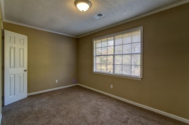 Building Photo - Great 3 Bed 2 Bath House for Rent/ Trussvi...