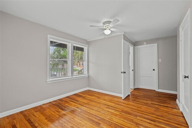 Building Photo - 4020 Avenue O 1/2