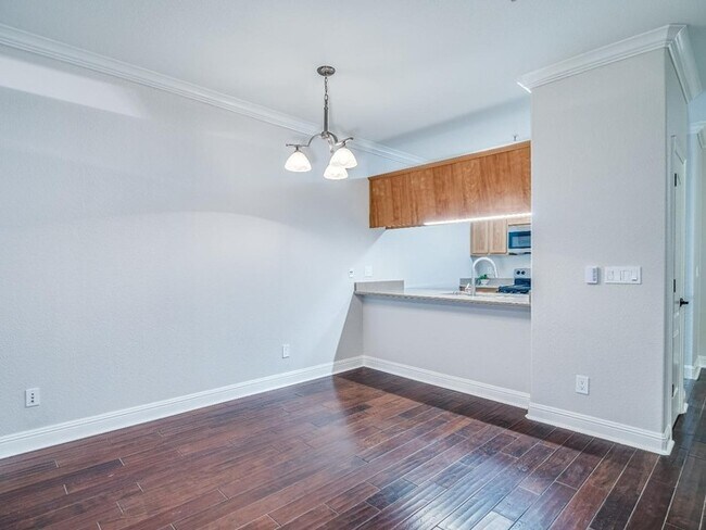 Building Photo - Upgraded 1BR Condo with Balcony & In-Unit Laundry in Downtown Gilroy