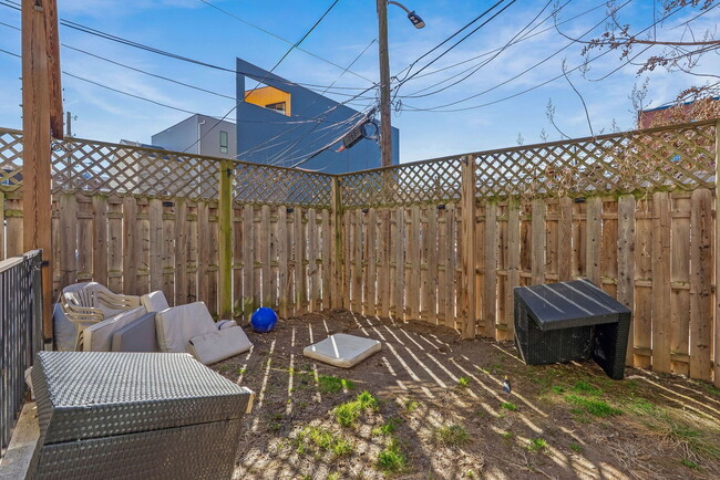 Building Photo - 1512 Frankford Ave