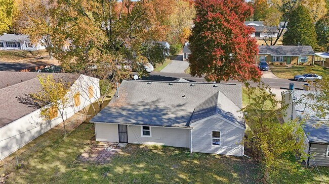 Building Photo - 9845 Dennis Dr