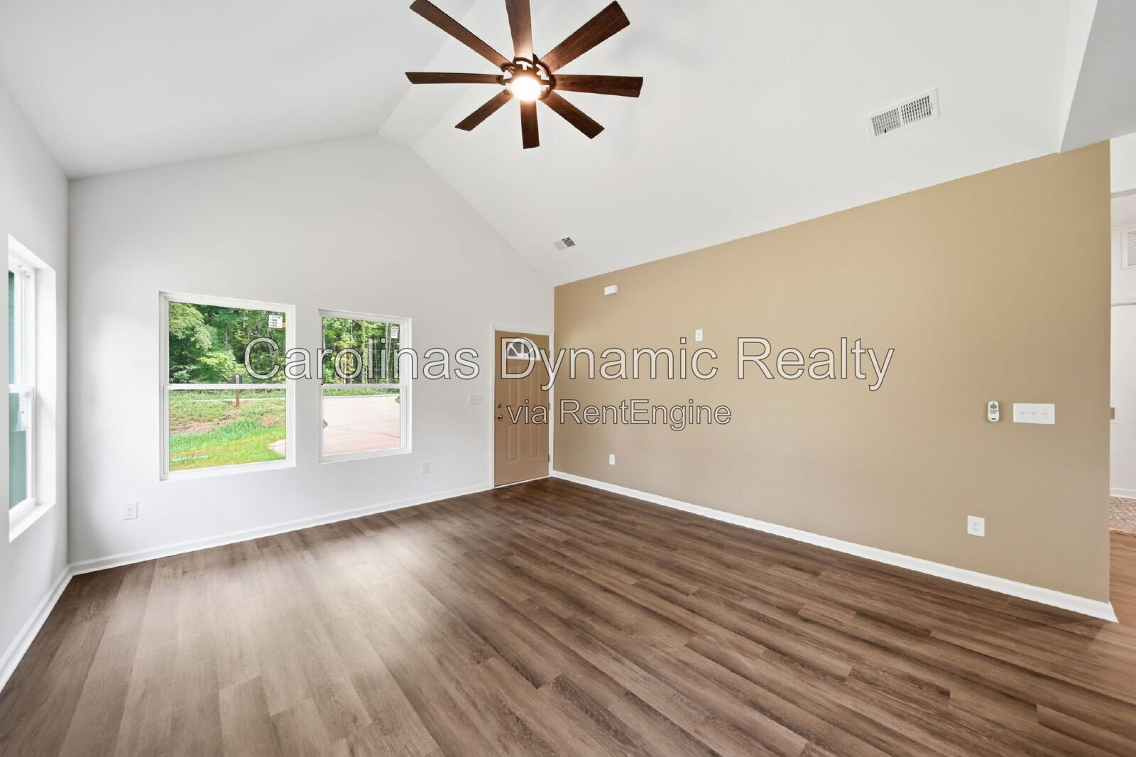 Building Photo - 1533 S Battleground Ave