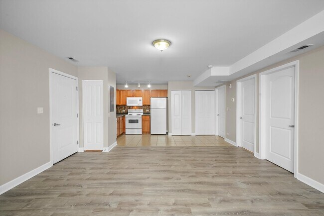 Building Photo - 3423 Ridgeland Ave