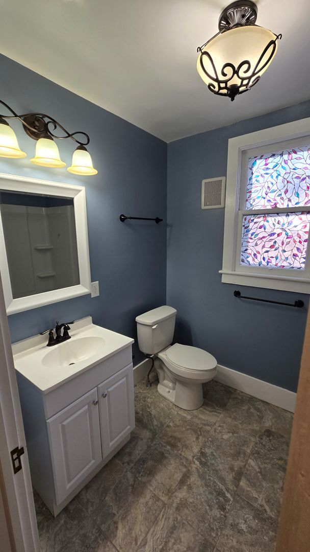 Building Photo - PET FRIENDLY 3 BEDROOM, 2 BATHROOM, DOWNTOWN LOCATION!