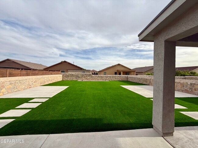 Building Photo - 12868 Star Gaze Ave