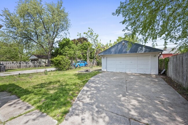 Building Photo - 11408 Headley Ave